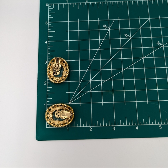 Clear Glass Intaglio Clip On Earrings Gold Tone Rhinestones Edwardian Revival - Picture 15 of 15